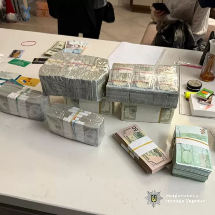 У Дніпрі викрили чиновницю екоінспекції з мільйоном доларів готівки та елітною нерухомістю