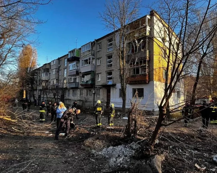 У Дніпрі жінка та чотирирічна дитина постраждали через атаку дрона рф