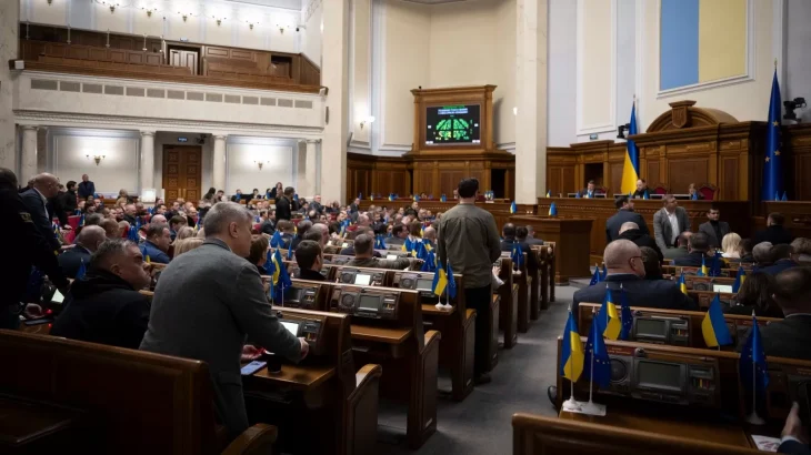 Трьох депутатів від «Слуги народу» підозрюють у корупції та отриманні хабарів