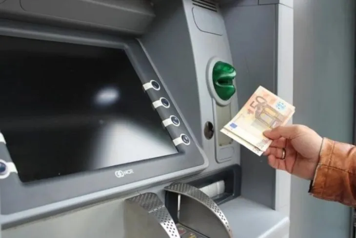 У Польщі з лютого 2026 року зростуть комісії на зняття готівки з банкоматів