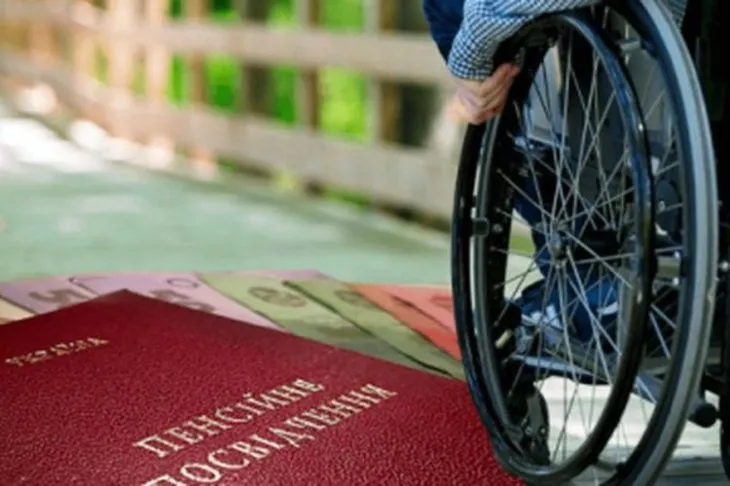 Скільки років страхового стажу потрібно для виходу на пенсію у 2026 році