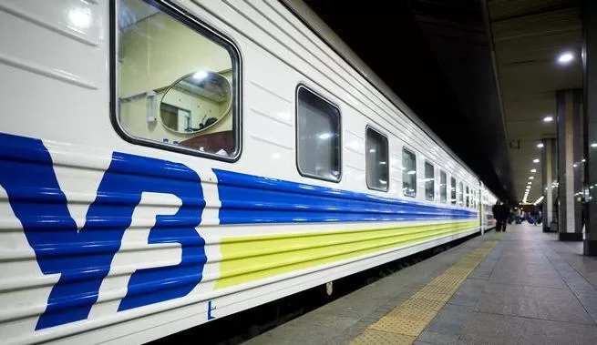 Затримка поїздів на Дніпропетровщині та Одещині через обстріли росії
