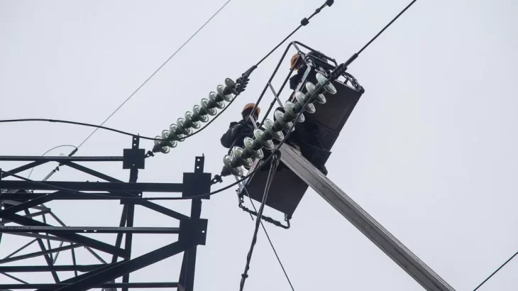 Масована нічна атака залишила без світла споживачів у шести областях України