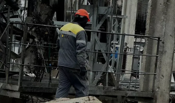 Майже 100 тисяч споживачів на Одещині та Дніпропетровщині залишаються без світла після атак рф