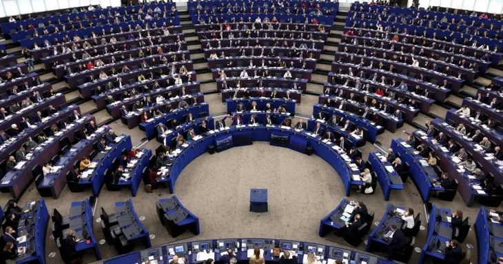 Європарламент затвердив поетапну відмову ЄС від російського газу та нафти до 2027 року