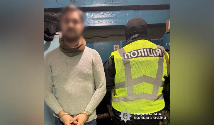 У Києві чоловік поранив двох пасажирів ножем у метро на станції «Контрактова площа»