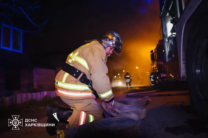 У Харкові сталася масштабна пожежа на складах біля залізниці