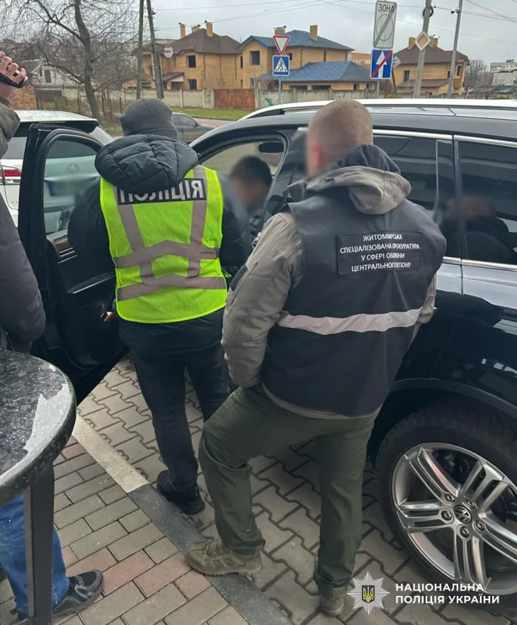 На Житомирщині затримали чоловіка, який вимагав $3 тисячі за сприяння в оформленні інвалідності