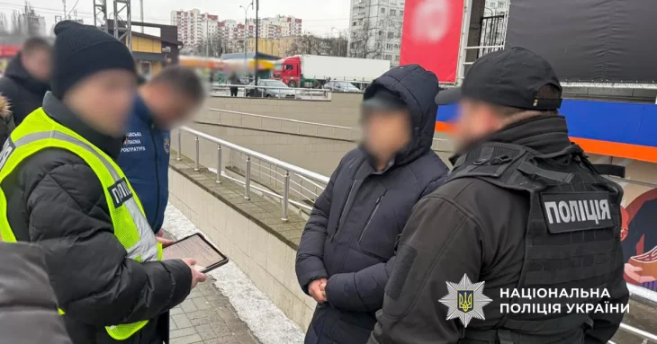 У Харкові затримали організатора схеми легалізації іноземців за 4500 доларів