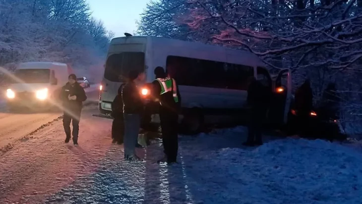 Аварія під Харковом: зіткнення авто і автобуса призвело до 18 постраждалих