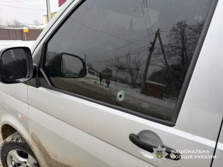 На Львівщині невідомий обстріляв службовий автомобіль ТЦК і втік з місця події