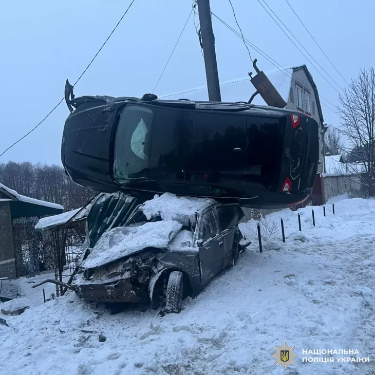 Акробатичне ДТП під Харковом: Ford опинився на даху Opel