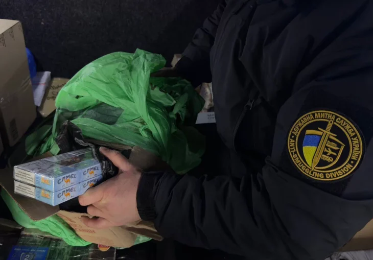 На Буковині у мікроавтобусі виявили контрабанду на понад 10 млн грн