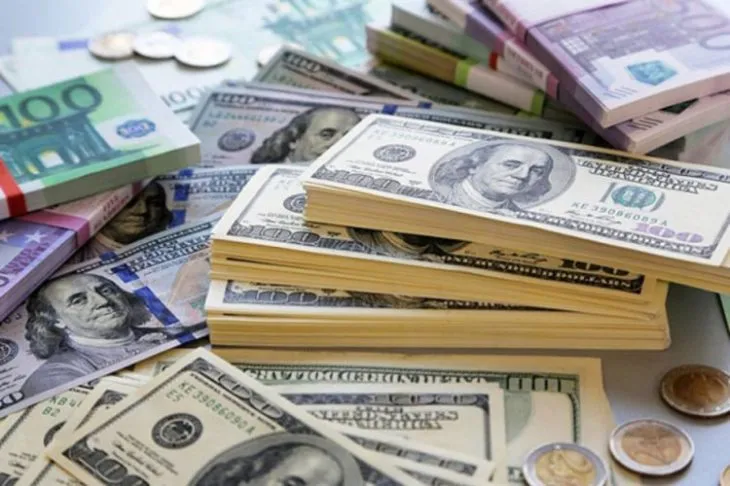 Українці встановили рекорд з купівлі іноземної валюти у 2025 році