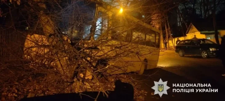 У Києві затримали чоловіка за викрадення автобуса та спричинення ДТП