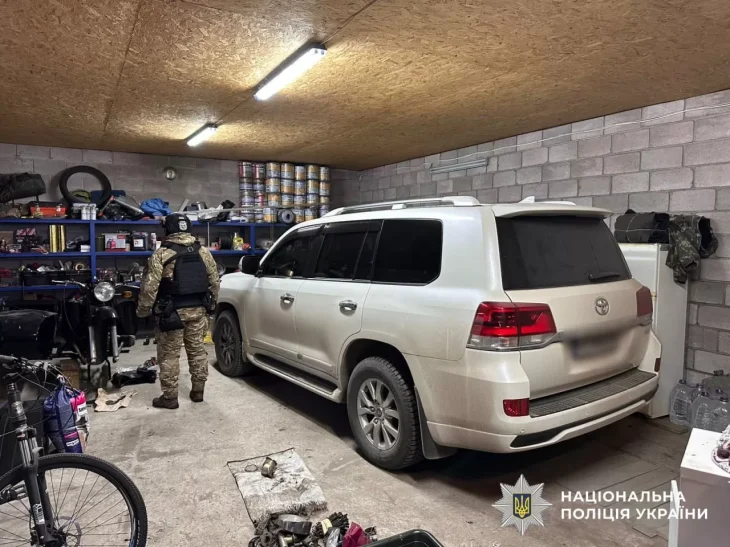 В Україні викрили підпільну зброярню: затримано торговців автоматами та пістолетами