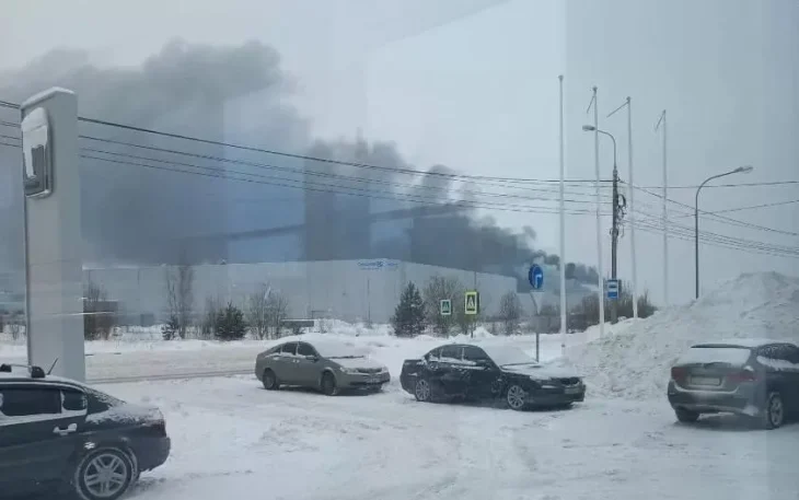 Масштабна пожежа на колишньому заводі Volkswagen у Калузі