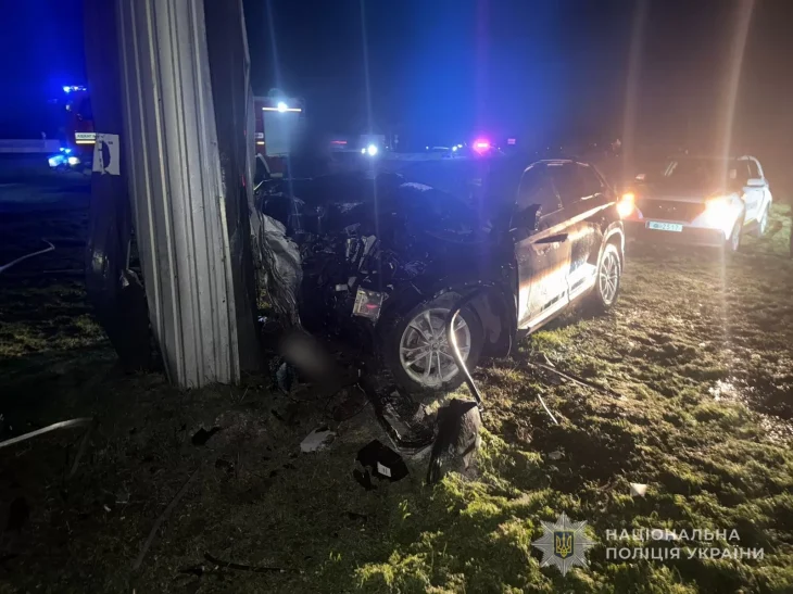 У ДТП в Одеському районі Skoda врізалася в бетонну стелу: загинули троє людей