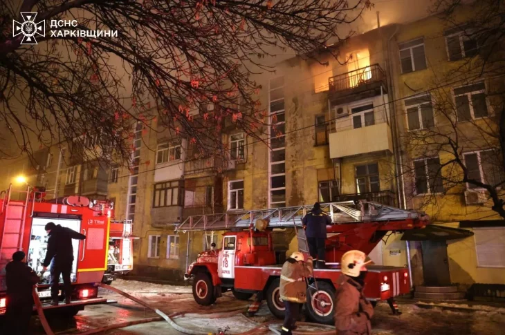 У Харкові гасять пожежу в чотириповерховому житловому будинку