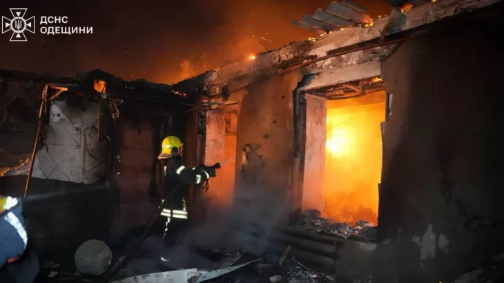 Масована атака дронів по Одещині: пошкоджено ліцей, є поранені