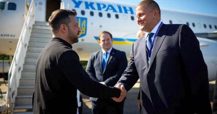 Зеленський відповів, чи звільнить Залужного після критики