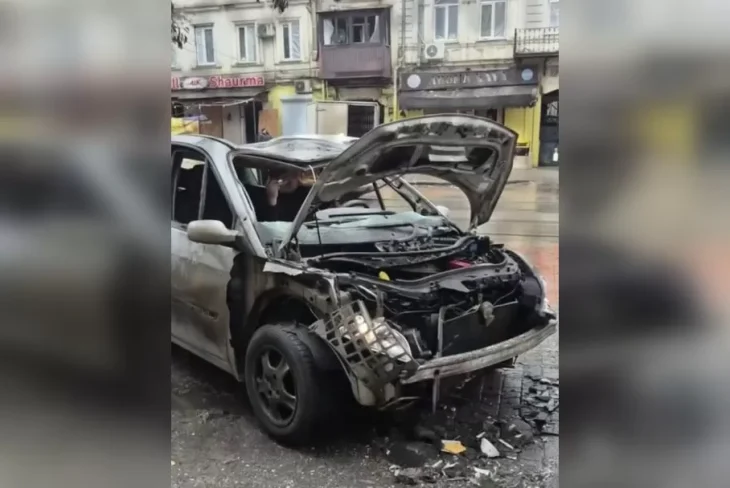 Три автівки, які вижили після російських ударів