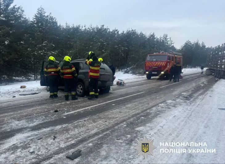 На Київщині в ДТП загинула пасажирка: водій госпіталізований