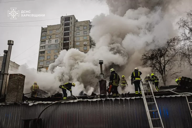 У Харкові горить кафе — понад 50 рятувальників ліквідовують пожежу