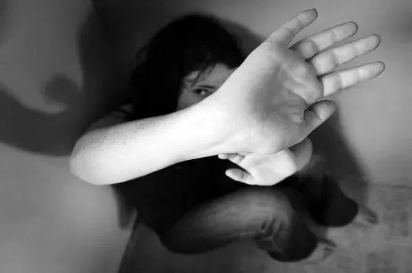 У Хмельницькій області чоловіка засудили до довічного за зґвалтування 12-річної доньки