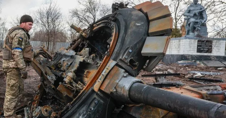 Втрати росії: 890 військових і понад 30 артилерійських систем за добу