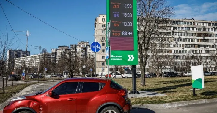 Чому держава компенсує пальне й одночасно готує ПДВ для ФОПів