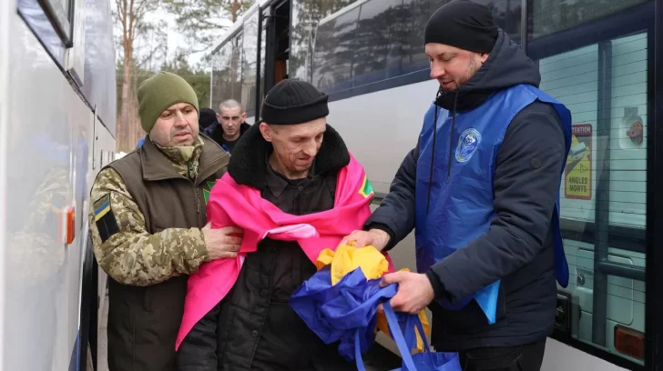 З російського полону повернули 300 захисників і двох цивільних