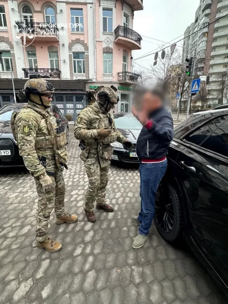 На Рівненщині викрили тіньового куратора схеми незаконного видобутку бурштину