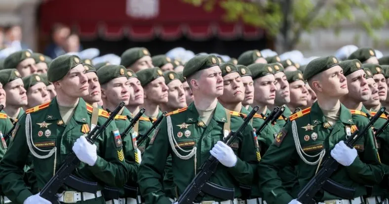 У Кремлі пояснили, чому парад 9 травня пройде без військової техніки