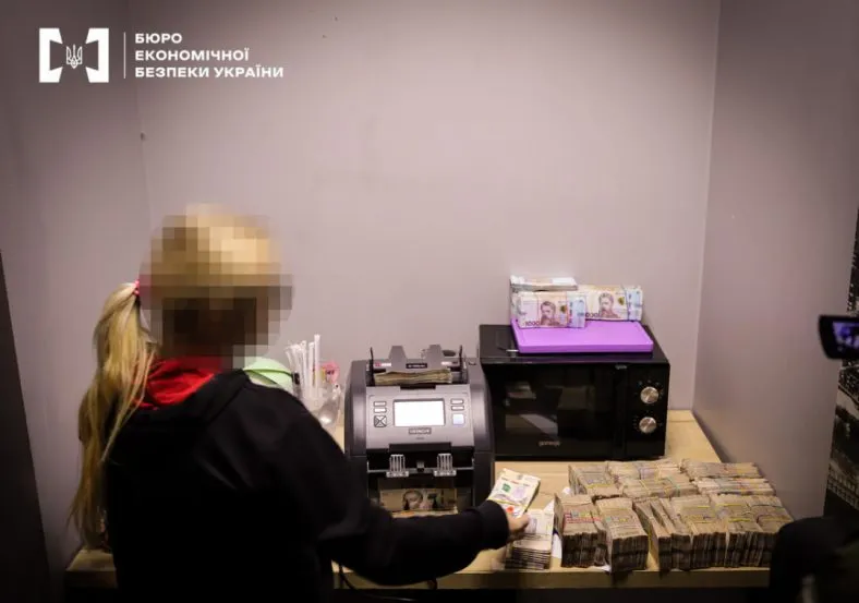 Силовики викрили масштабний “конвертцентр”, який вивів 18 млрд грн у крипту та ЄС