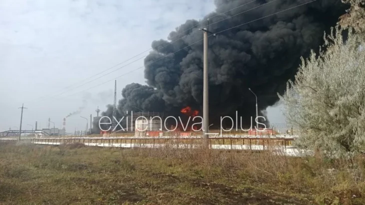 Пожежа на нафтопереробному заводі в Новокуйбишевську після атаки