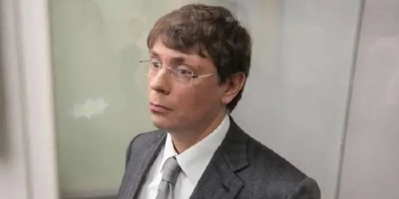 10,5 років позбавлення волі: апеляція ВАКС залишила без змін покарання для екснардепа Крючкова, який переховується за кордоном