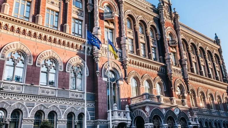 Після атаки росії в Києві пошкоджено Кабмін, МЗС і Нацбанк