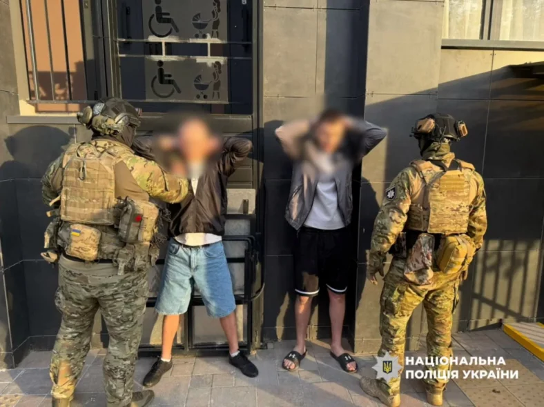 В Одесі викрили шахрайські call-центри з deepfake та ШІ