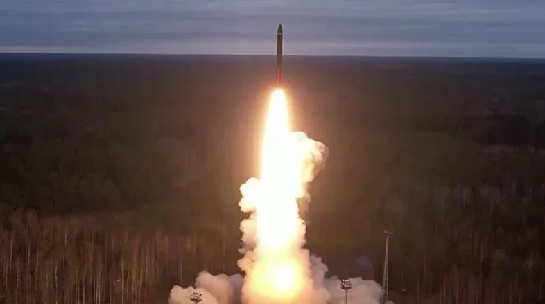 Два удари ракетою «Орєшнік» під час атаки рф: одна впала на ТОТ Донеччини