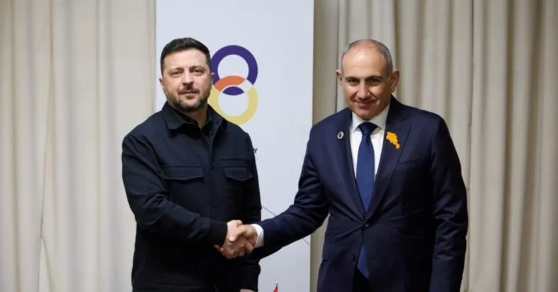 Зеленський у Єревані: перший за 24 роки візит президента України до Вірменії