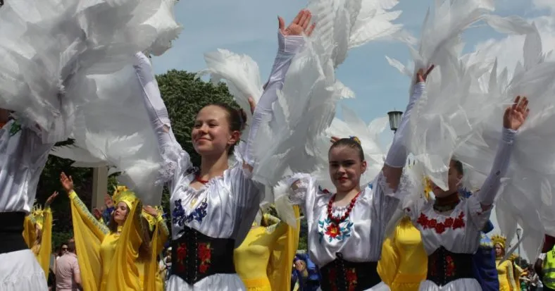 Українська колона на Karneval der Kulturen: від «А ви хто?» до «Слава Україні!»