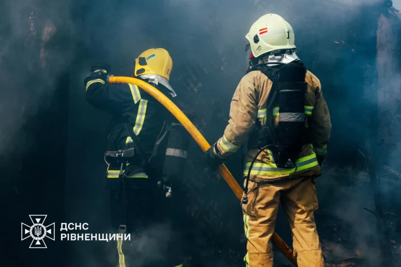 Російські дрони влучили в житлові будинки на Рівненщині, є загиблі
