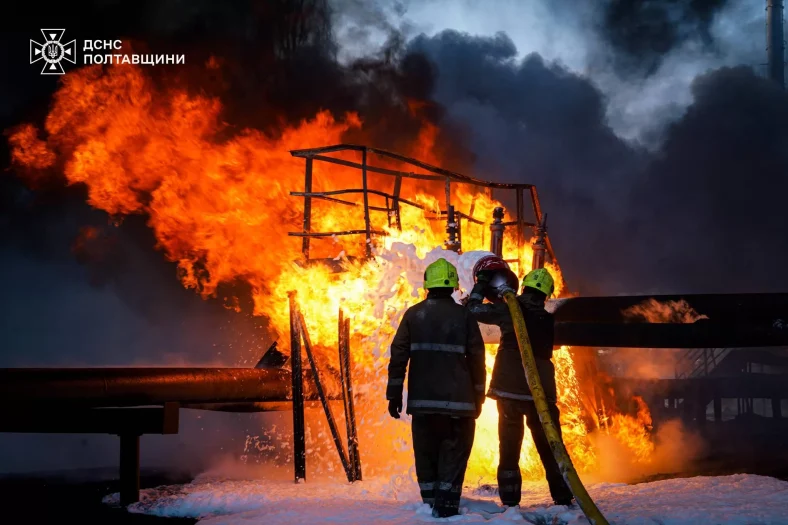 Масштабні пожежі в Миргородському районі після атак рф