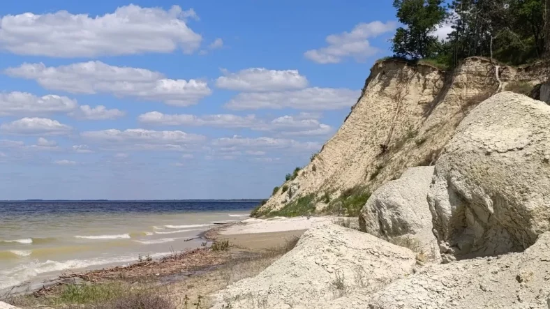 Синоптики: місцями дощі й грози, температура до +29°