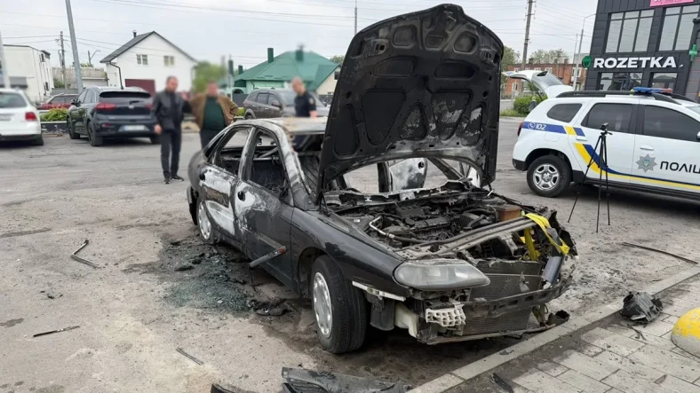 Поліція за добу розкрила серію підпалів авто — від школяра до агента росії