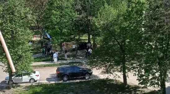 У Харкові з вікна четвертого поверху випав чотирирічний хлопчик, матір затримали