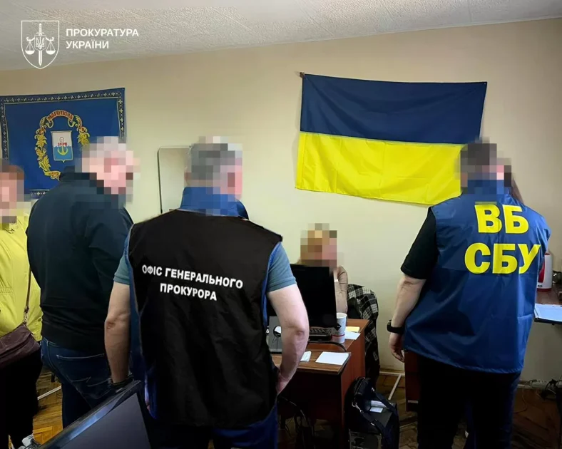 Співробітницю СБУ затримали за передачу даних про оперативників спецслужбам росії