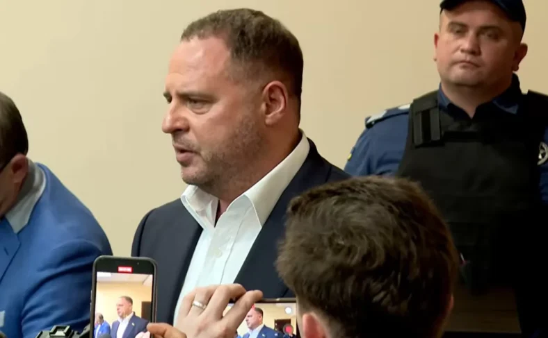 Єрмак після засідання ВАКС: залишається в Україні й захищатиме репутацію
