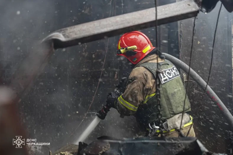 Після 800 дронів Зеленський попередив про ризик ракетної атаки